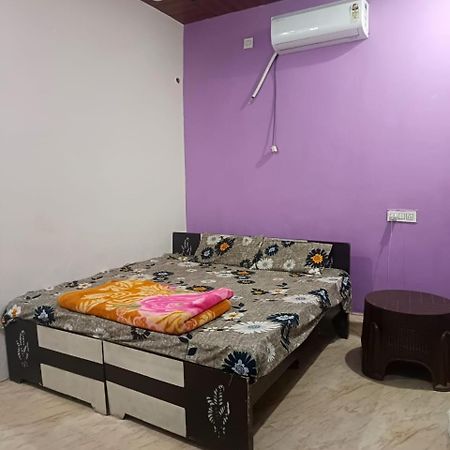 Jay Shree Radhey Home Stay มถุรา ภายนอก รูปภาพ