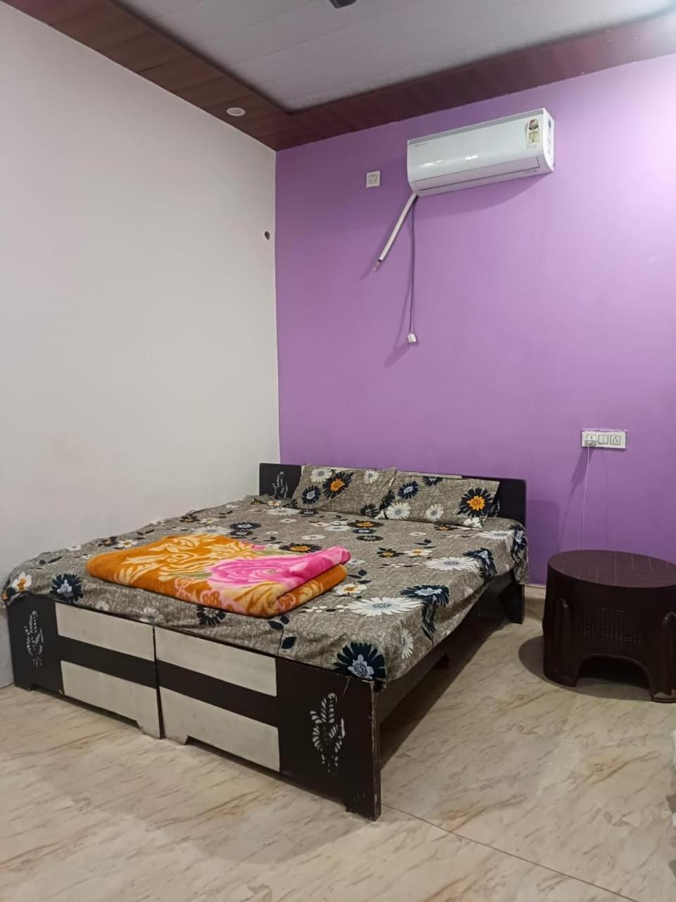 Jay Shree Radhey Home Stay มถุรา ภายนอก รูปภาพ