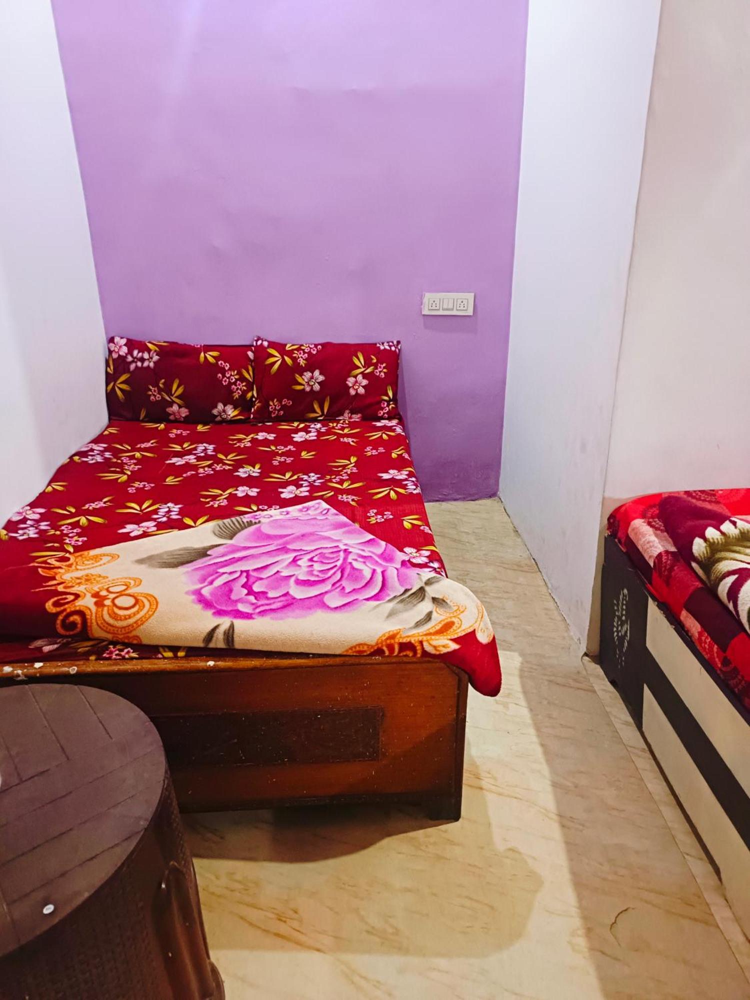 Jay Shree Radhey Home Stay มถุรา ภายนอก รูปภาพ